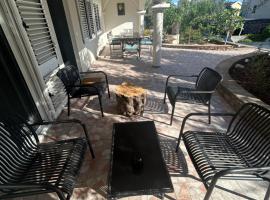 Sveti Stefan में, होटल Private Patio Przno Steps to Beach 2 Bedroom 2 Parkings BBQ Villa Olive