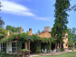 El Cobijo, Casas de Campo