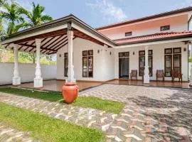 Palmwood Retreat - Entire 3 Bed room House with AC and Parking