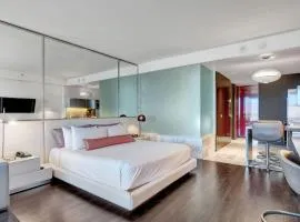 Palms Place 51st floor with Strip views and Balcony