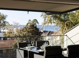 The Palms- 9 Pantowora St, Corlette, hôtel à Corlette