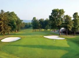 Private Room Golf and More, hotel en Meridian