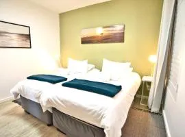 Sleek Retro Modern Apartment City Centre