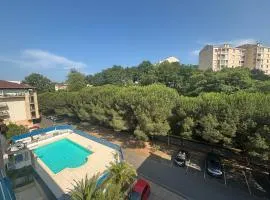 T3 calme et sécurisé avec terrasse - FR-1-239-1141