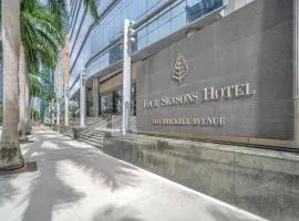 Four Seasons Miami Luxury Two-Bedroom Suite in Brickell - Free Parking