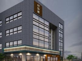 Yeonhwamun Hotel Buan, hótel í Samgong-ni
