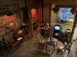 Fenghuang Ancient Town Persimmon Courtyard B&B