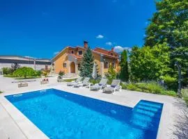 Villa Ritoša, a beautiful pool villa surrounded by greenery