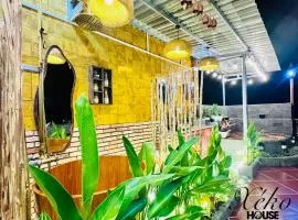 Nhà có sân thượng cây xanh view đẹp không gian yên tĩnh