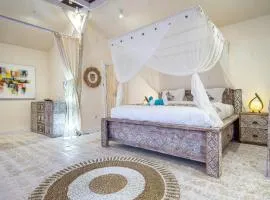 Summer Bungalow, Ideal for Families, One Room with 2 Beds, Separated Sleeping Corner, Shower, AC, 2 TVs