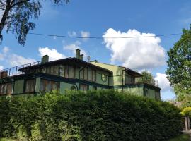 Villa Moderna, ξενοδοχείο σε Γιούρμαλα
