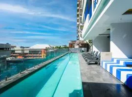 The Perfect Location Gym, Pool & Parking M22