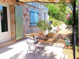 Lou Carami - Studio rénové dans village Provençal