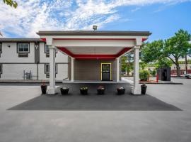 Super 8 by Wyndham Lewiston Auburn Area, hotel berdekatan Auburn/Lewiston Municipal Airport - LEW, Lewiston