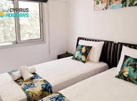 Parrots Paradise 100m From Finikoudes Beachfront