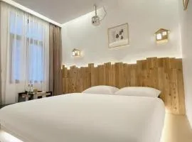 Fenghuang Ancient Town Persimmon Courtyard B&B