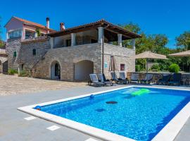 Villa Lastavica pod Ruzon, two beautiful villas in the heart of Istria, hotel i Heki