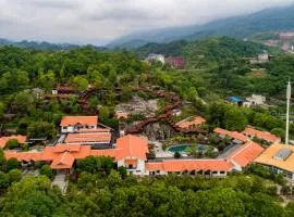 ZhangJiaJie AvaSprings Retreat