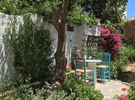 Nikoleta Rooms, Cama e café (B&B) em Tinos