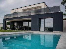 Villa Vila Altura- Luxury Hiltop Retreat with Panoramic View & Teracce pilsētā Roga&scaron;ka Slatina