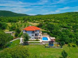 Villa Ruza - Omis by Villas Guide, hotel in Blato na Cetini