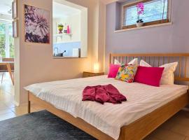 Grüne Oase mit eigener Terrasse zwischen Altstadt und Hafen #2, hotel en Senftenberg