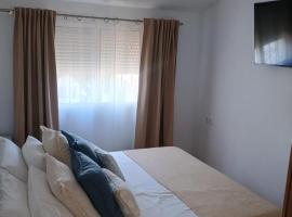 Centro Kennedy，位于阿尔赫西拉斯的酒店