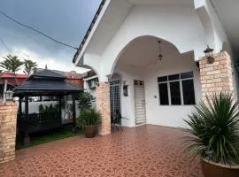 Kak Pah Homestay Paka