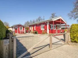1 Bedroom Stunning Home In Menaam