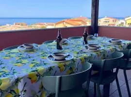 Attico trilocale vista mare strepitosa, 200 mt dal mare, WiFi Powerful