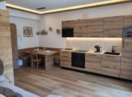 Posta Apartments, hotel in Colle Santa Lucia