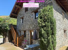 MAISON DES VIGNES- TROQUAÏROU et BECCA MOTTA, hotel in Brides-les-Bains