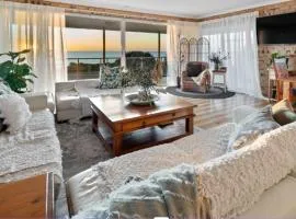 Pet-friendly Beachfront Family Retreat