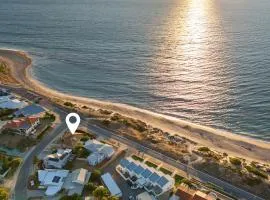 Absolute Beachfront Family Retreat Pet Friendly