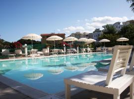 阿美利卡娜別墅公園酒店，羅迪－加爾加尼科的附設泳池的飯店