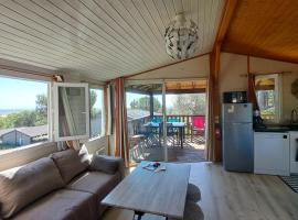 CHALET climatisé, 2 chambres, vue mer, Cap d'Agde, hotel in Agde