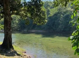 Raízes da Serra , Refúgio Beira-Rio no Baixo Sana