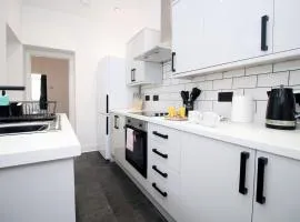 3 Bedroom House in Mountain Ash Cynon View by TŷSA