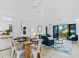 Rainforest & Reef Retreat - Esplanade Ground-Floor Apartment