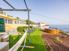 Hibiscus House by YOUR KEY, ξενοδοχείο σε Calheta