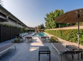 Living Hotel Milano, готель у місті Корнаредо