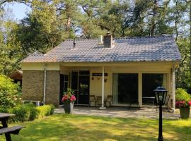 Sfeervol boshuis met jacuzzi en veel privacy en rust, hotel di Norg