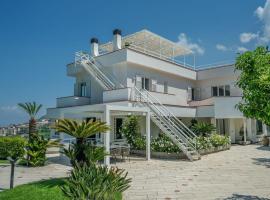 Luxury Levaina Villa Sleeps 8 on the Amalfi Coast، فندق في بوسيتانو