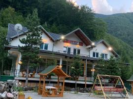 Hotel Gryka, hótel í Peje