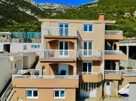 Apartments Ravlic