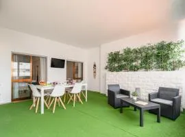 Central Apartment by Ocvillas