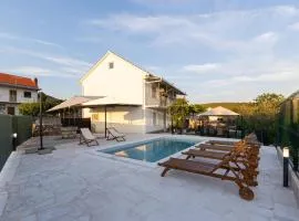 Stunning Home In Blato Na Cetini