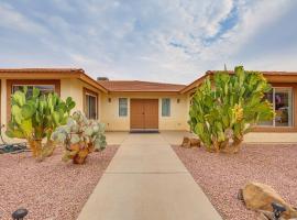Spacious Parker Home with On-Site River Access!, hotel v destinaci Parker