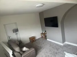 Newly Refurbished, Cosy Flat Minimum 2 nights