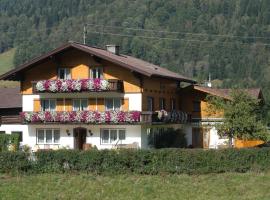 Haus Dachstein Schnitzer, hotelli, jossa on pysäköintimahdollisuus kohteessa Eben im Pongau